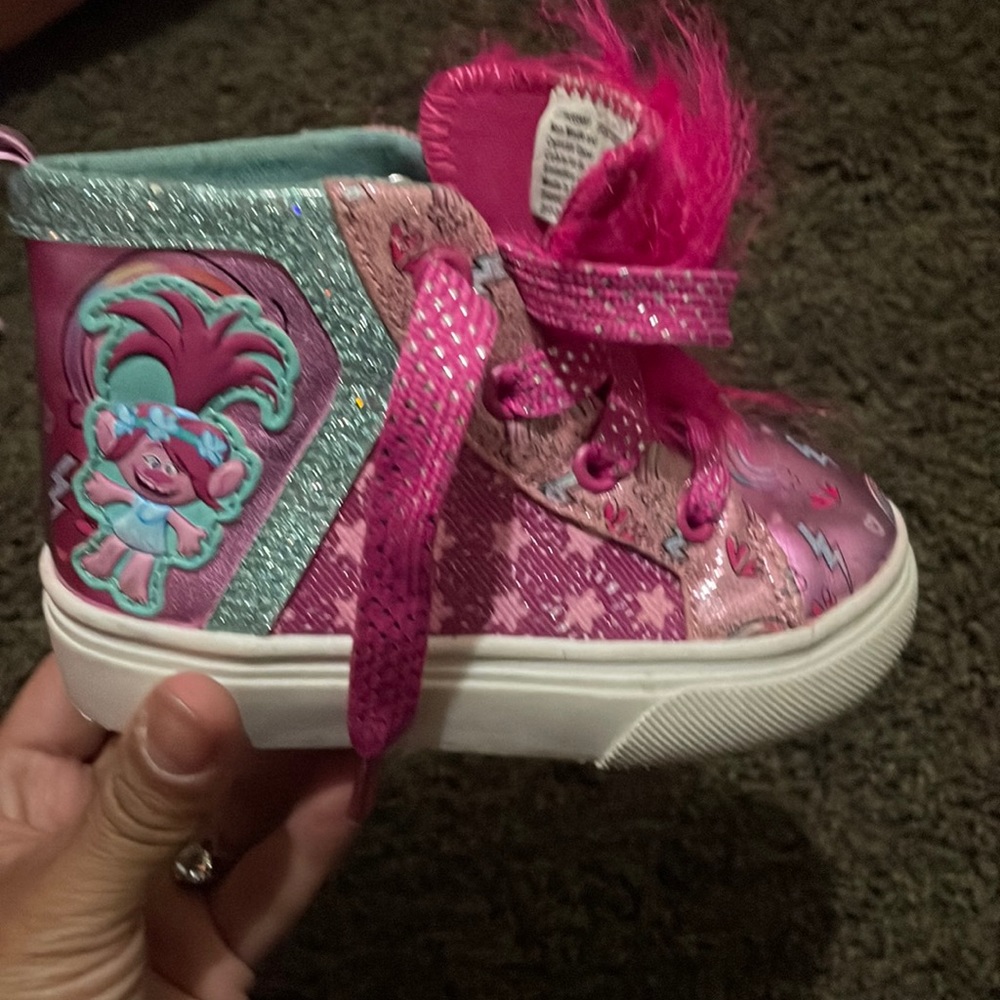 Girls sneakers